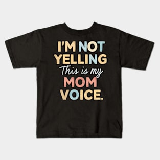 I'm not yelling this is my mom voice Kids T-Shirt